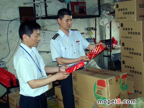 假冒殼牌等知名品牌的機油、潤滑油,未使用的嘉實多-美孚品牌包裝瓶-殼牌、長城力霸等品牌的包裝紙箱