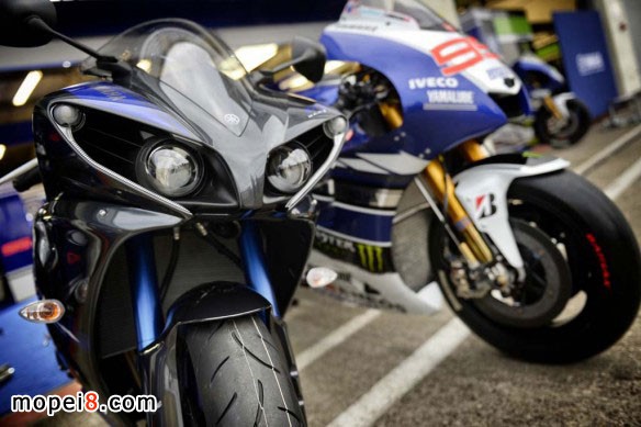 雅馬哈YAMAHA釋出2014 RACE BLU R1&R6宣傳照