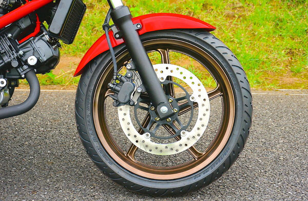 本田250cc裸身摩托車VTR改用子午線輪胎